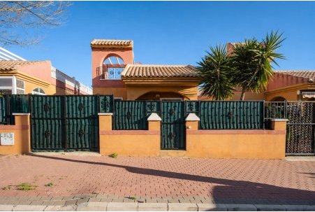 Chalet - Venta - Torrevieja - Aguas Nuevas