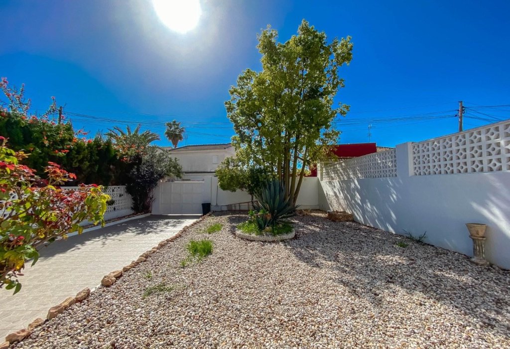 Prodej - Chalet - Torrevieja - Aguas Nuevas