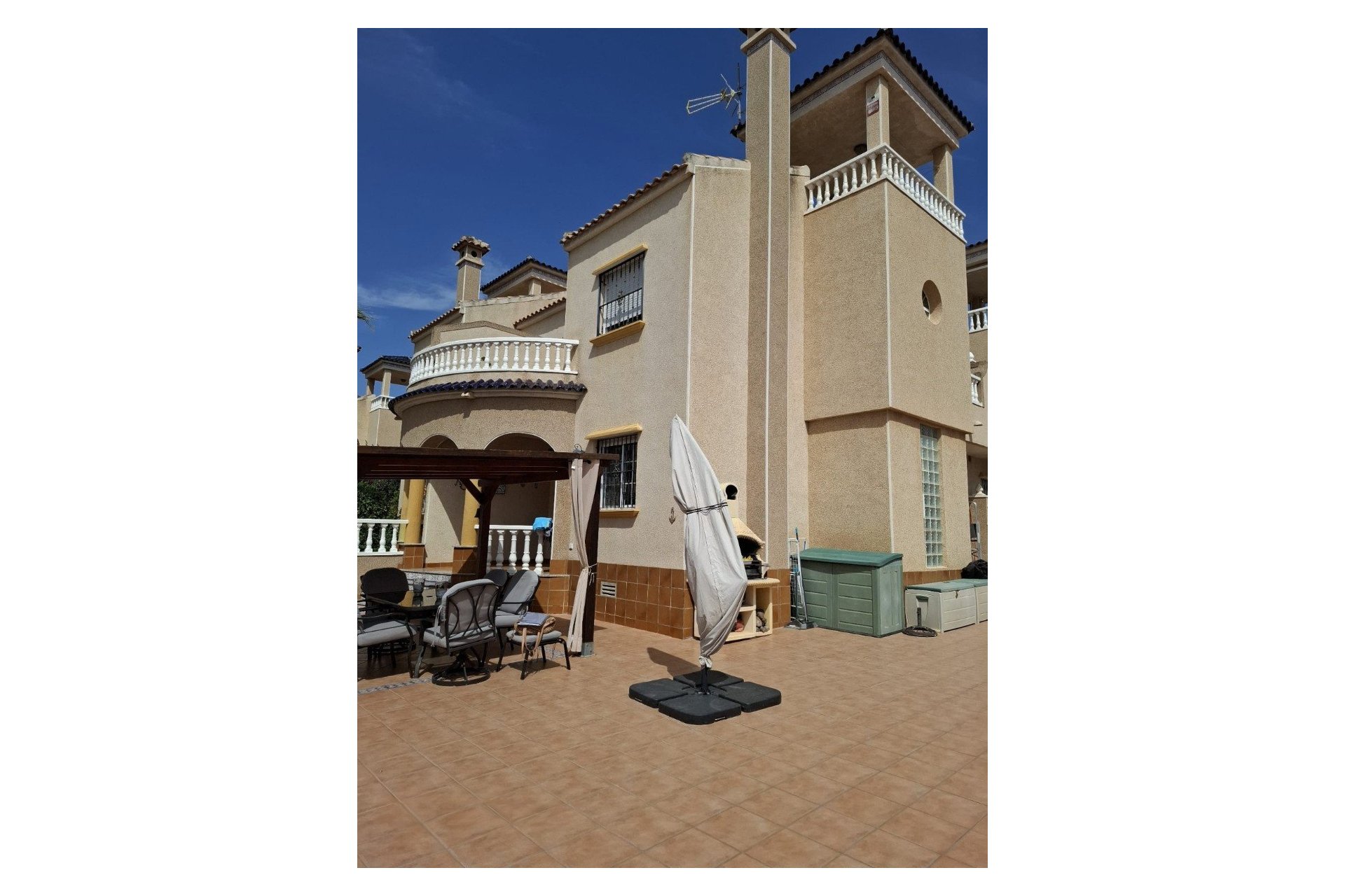 Prodej - Villa - Guardamar del Segura - Urbanizaciones