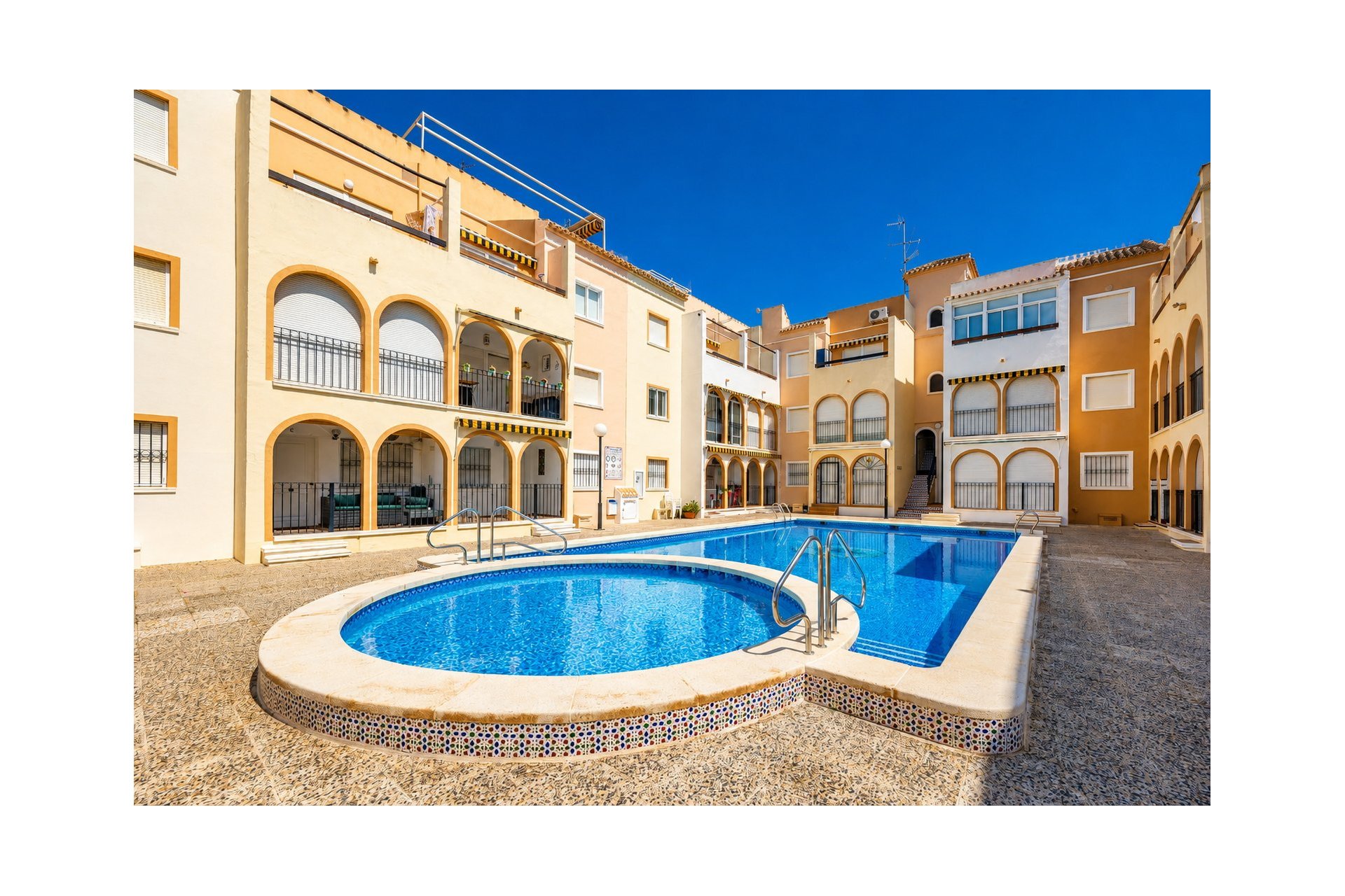 Sale - Bungalow - Torrevieja - playa de los naufragos