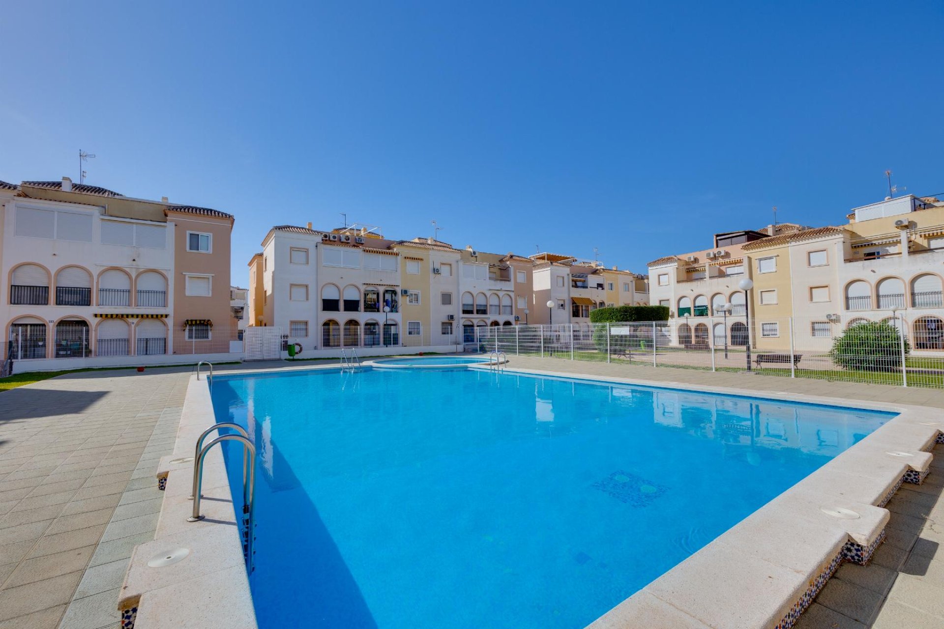 Sale - Bungalow - Torrevieja - playa de los naufragos