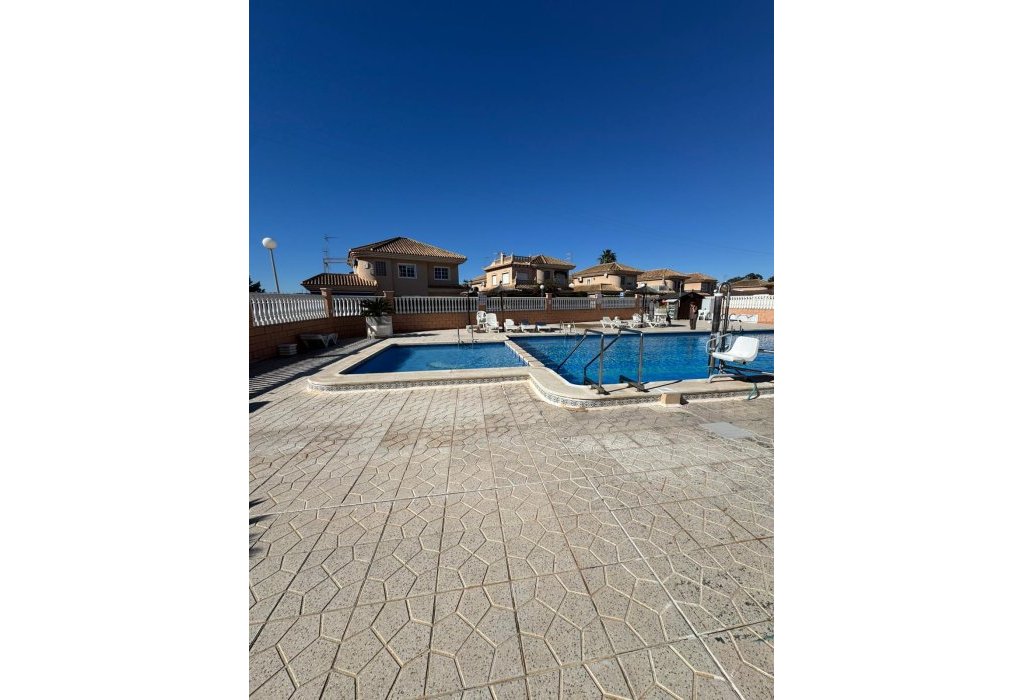 Sale - Bungalow - Torrevieja - Punta Prima