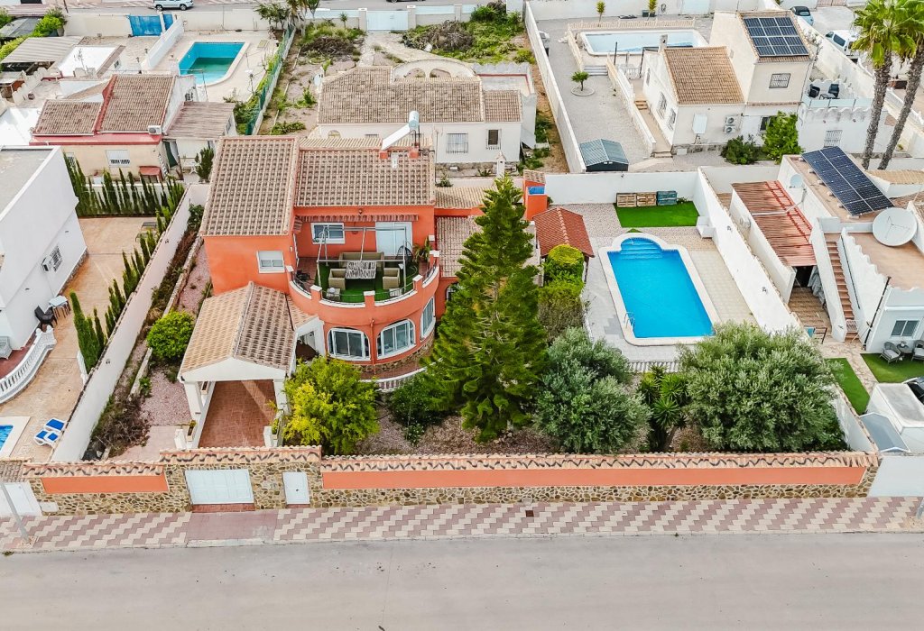 Sale - Chalet - Torrevieja - La Siesta