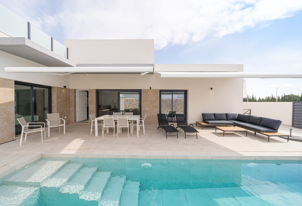 Sale - Townhouse - Daya Nueva