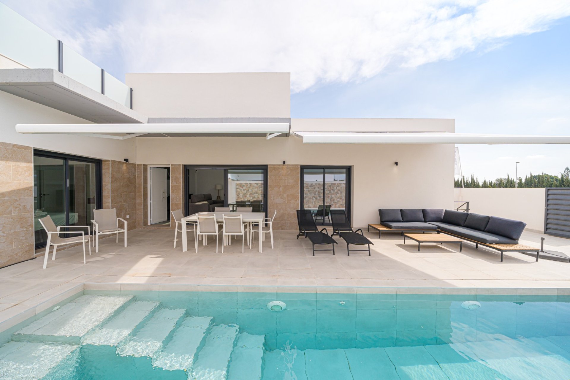 Sale - Townhouse - Daya Nueva