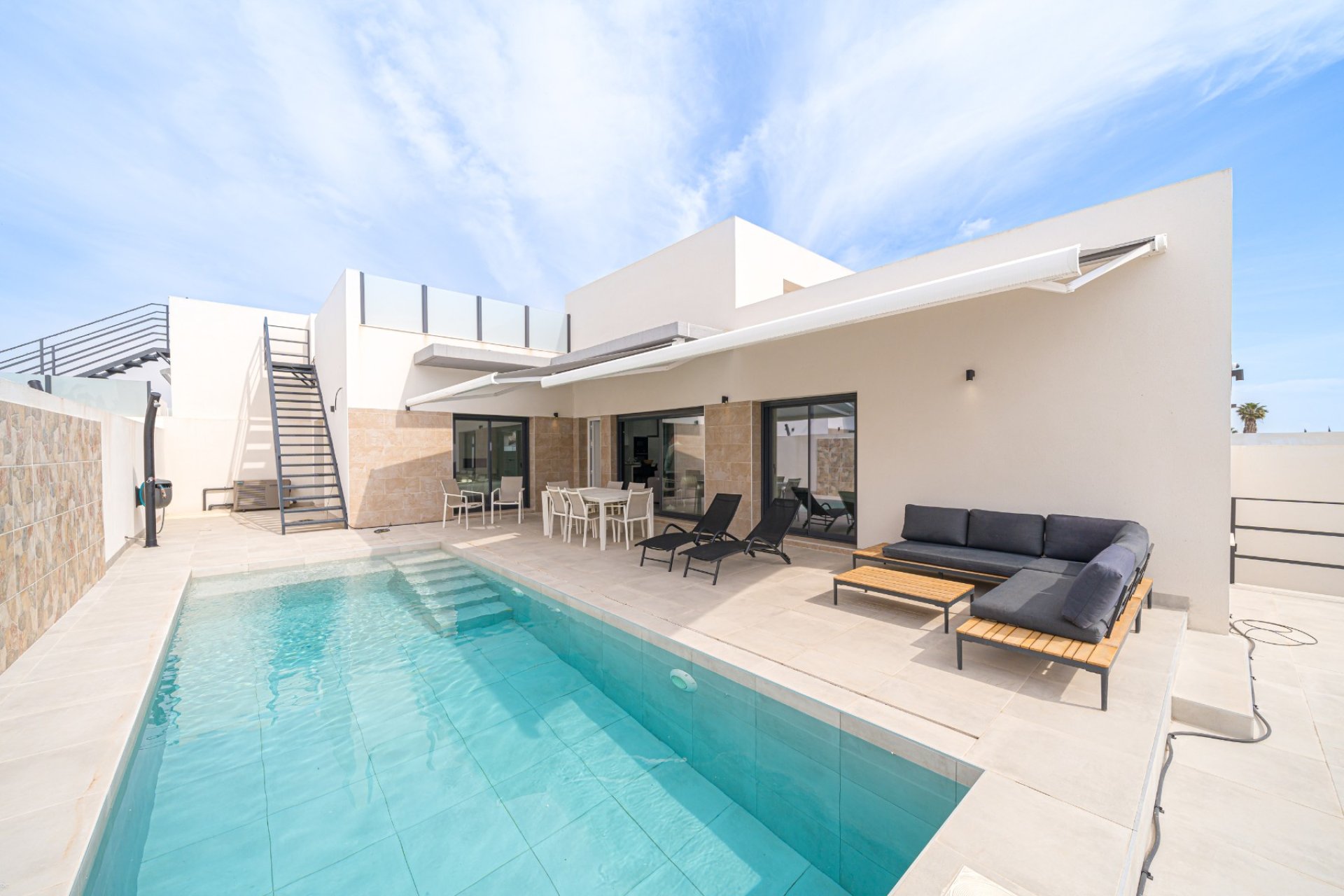 Sale - Townhouse - Daya Nueva