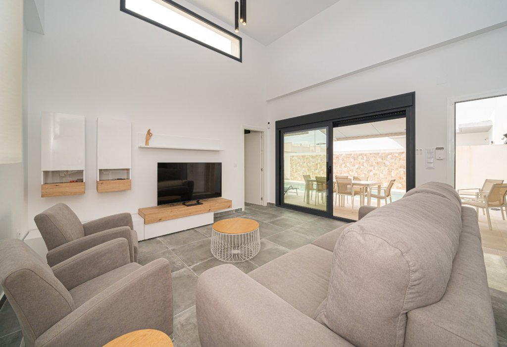 Sale - Townhouse - Daya Nueva