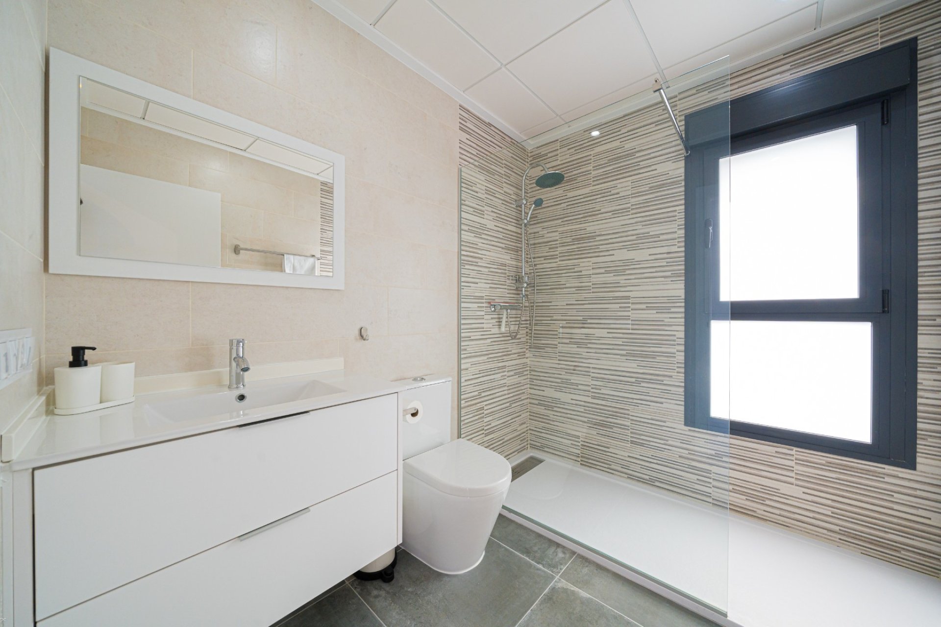 Sale - Townhouse - Daya Nueva