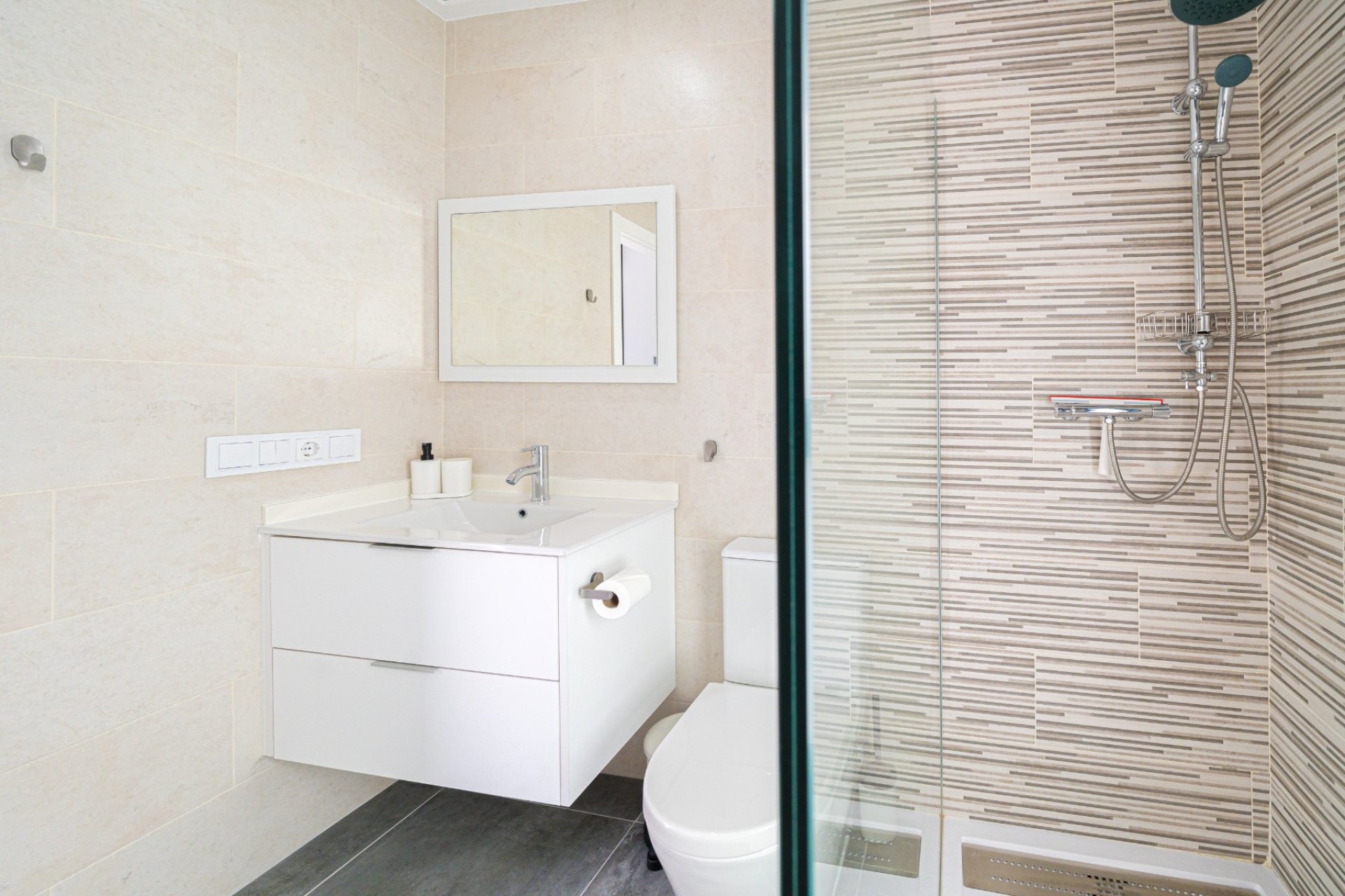 Sale - Townhouse - Daya Nueva