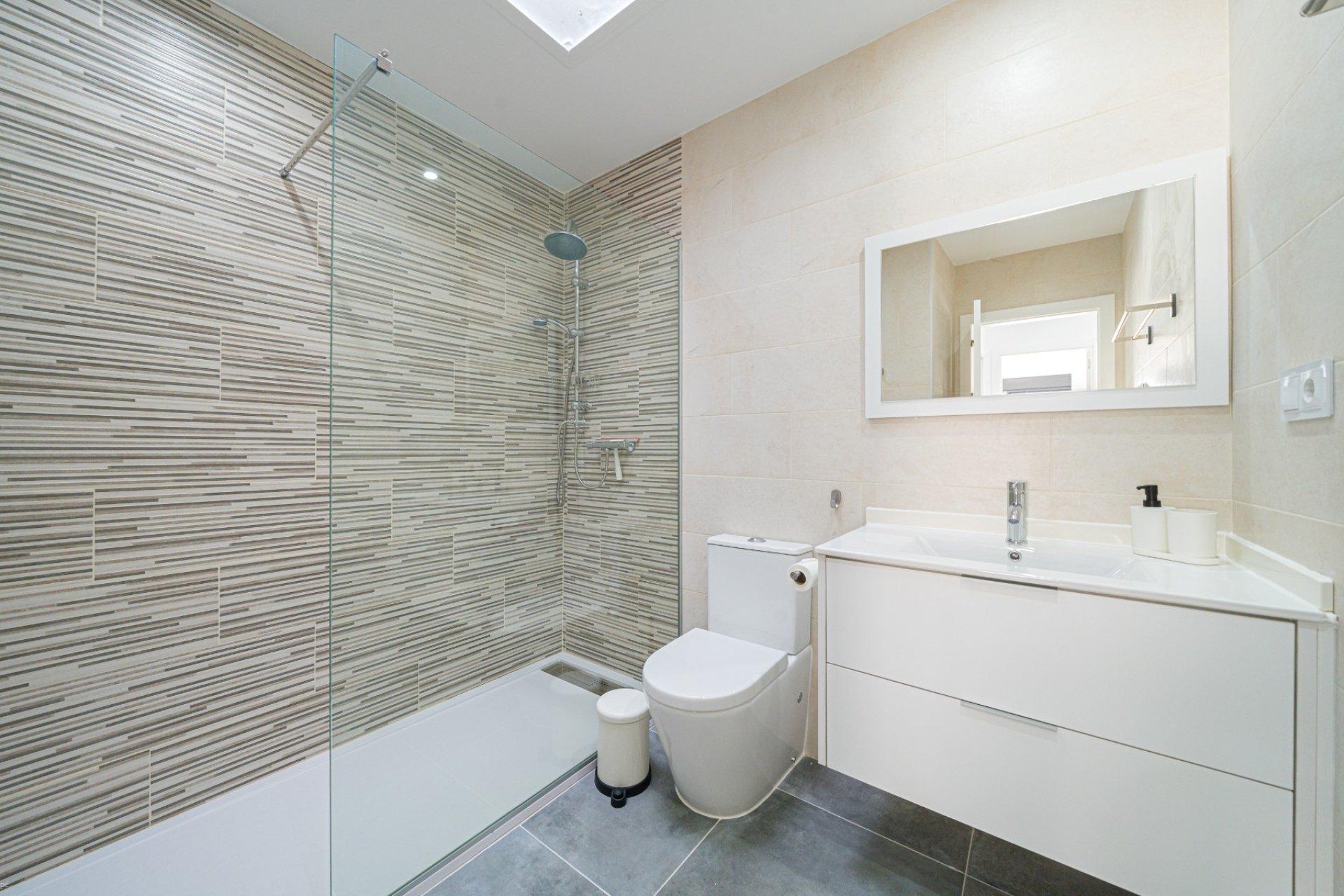 Sale - Townhouse - Daya Nueva