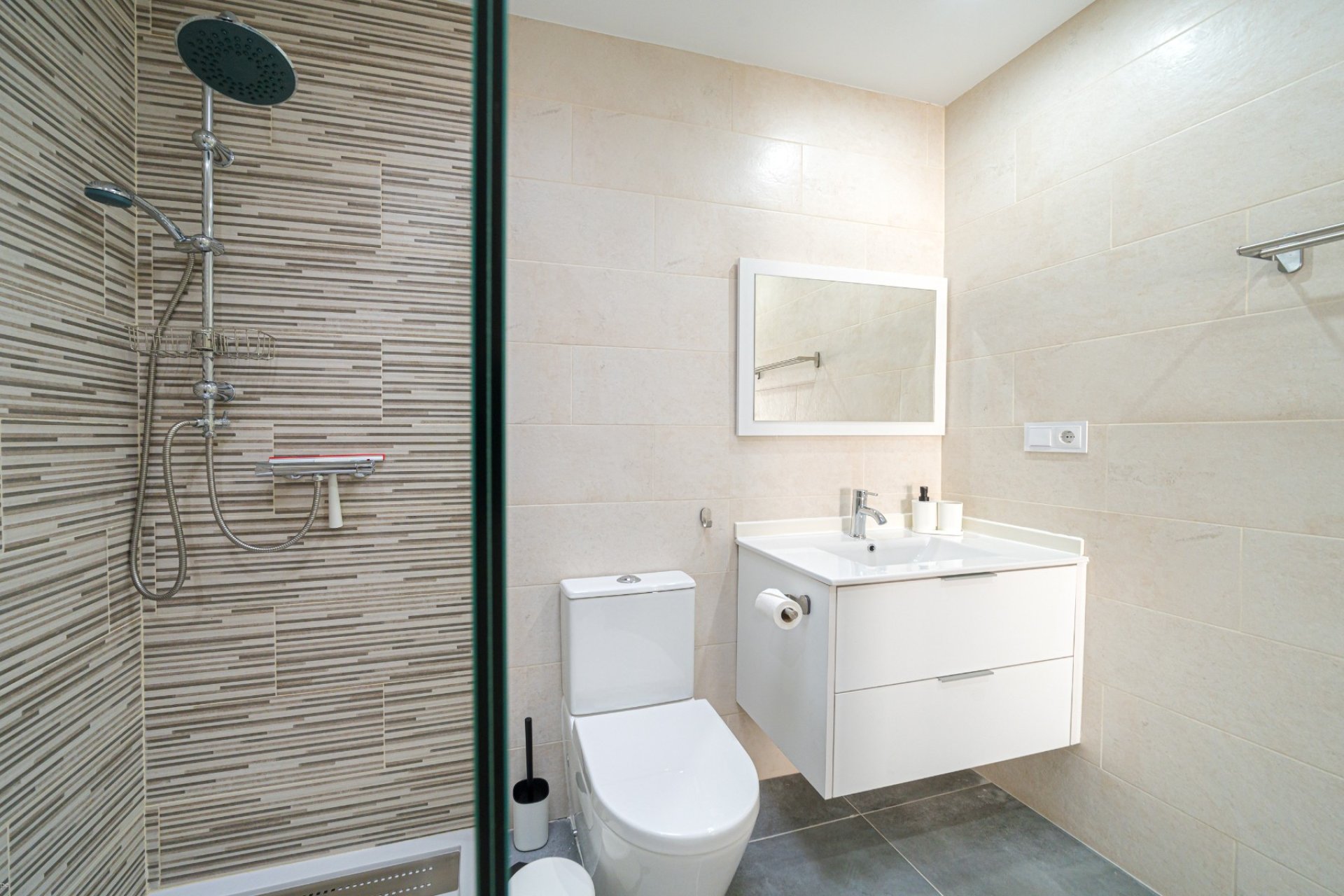 Sale - Townhouse - Daya Nueva