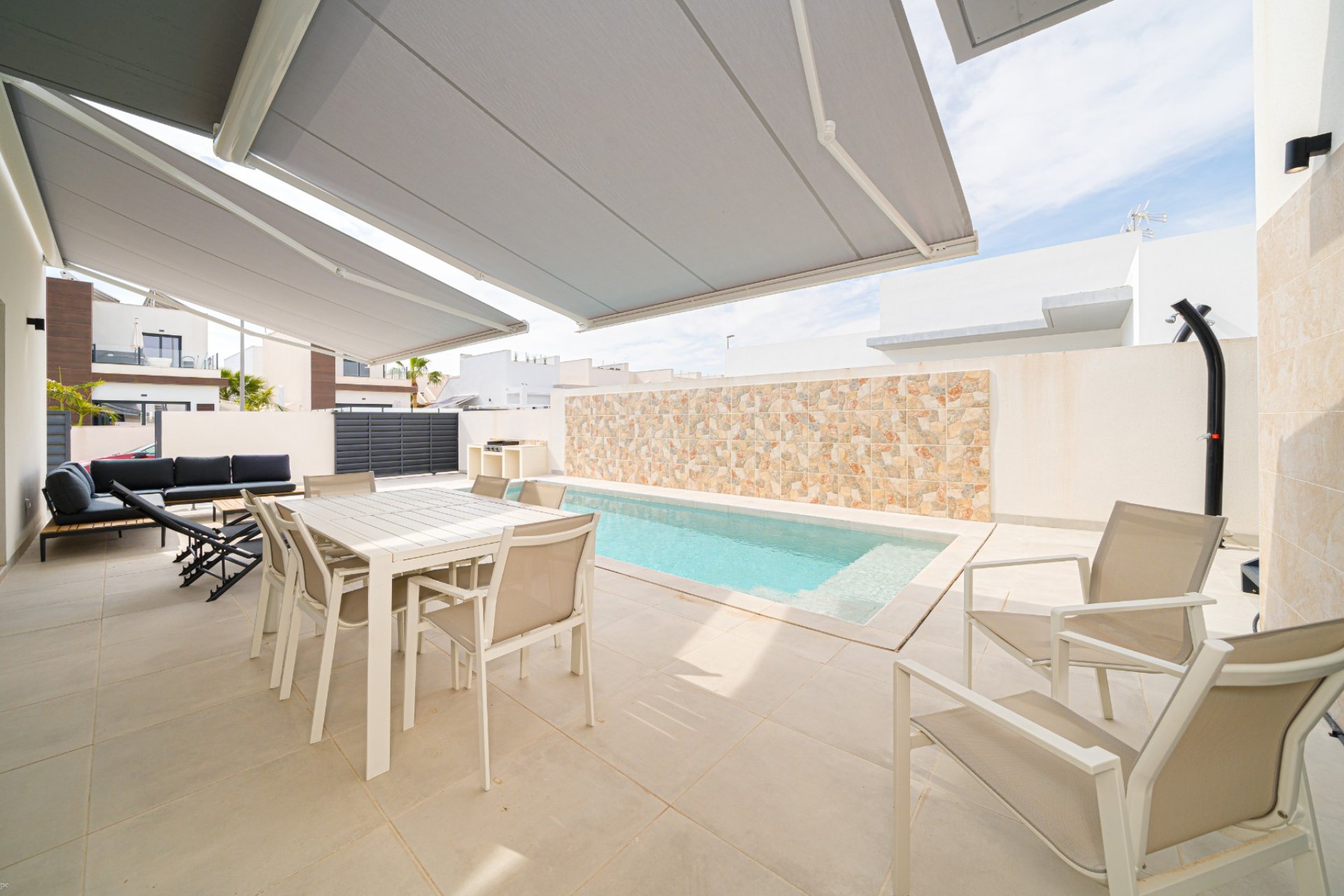 Sale - Townhouse - Daya Nueva