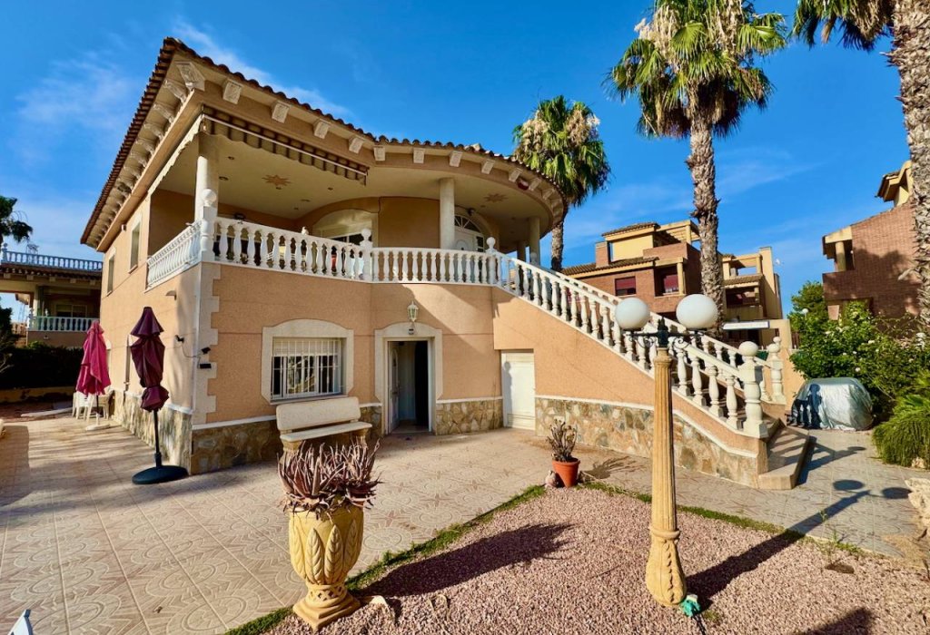 Sale - Villa - Benferri