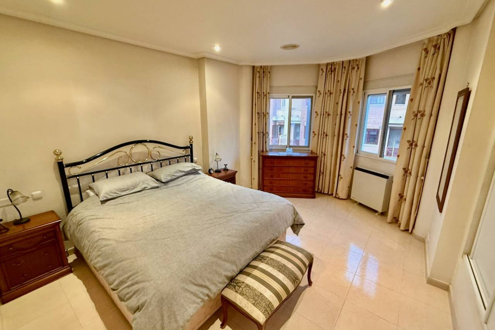 Sale - Villa - Benferri