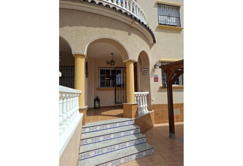 Sale - Villa - Guardamar del Segura - Urbanizaciones