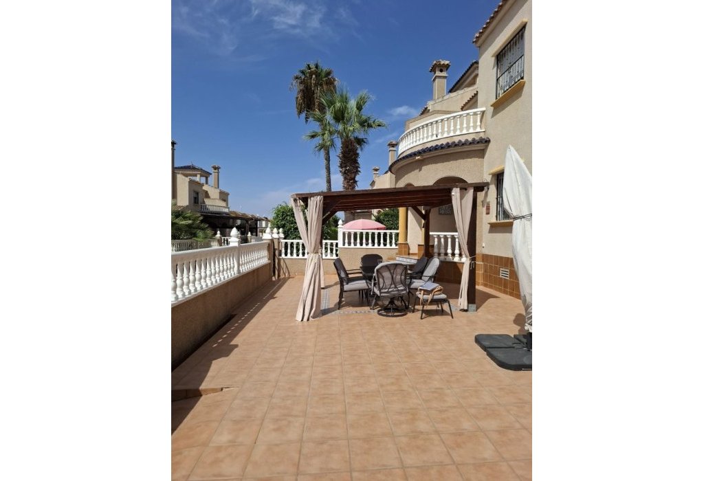 Sale - Villa - Guardamar del Segura - Urbanizaciones