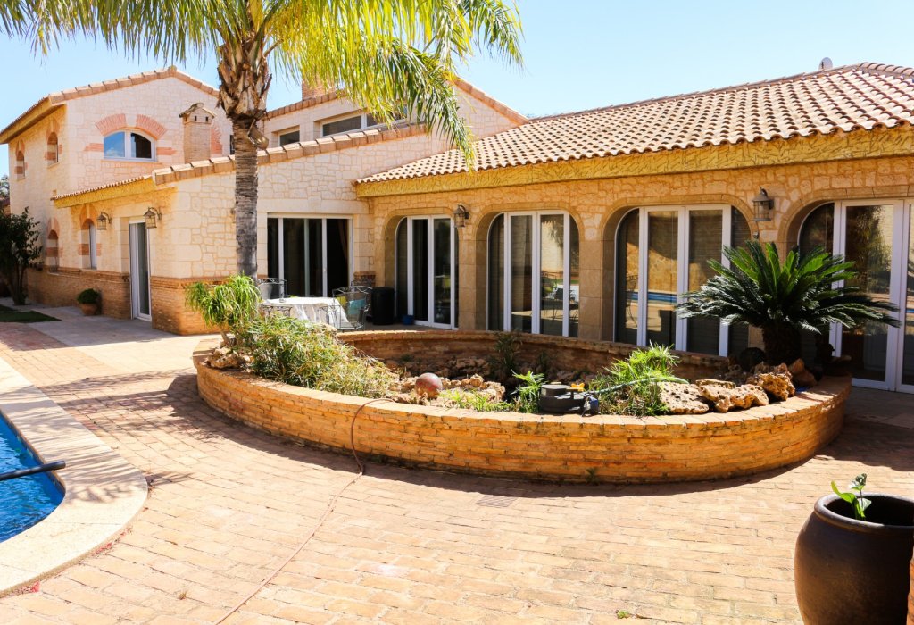 Sale - Villa - Los Urrutias