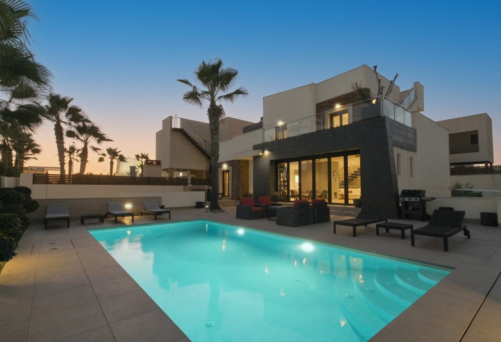 Sale - Villa - Torrevieja - Aguas Nuevas