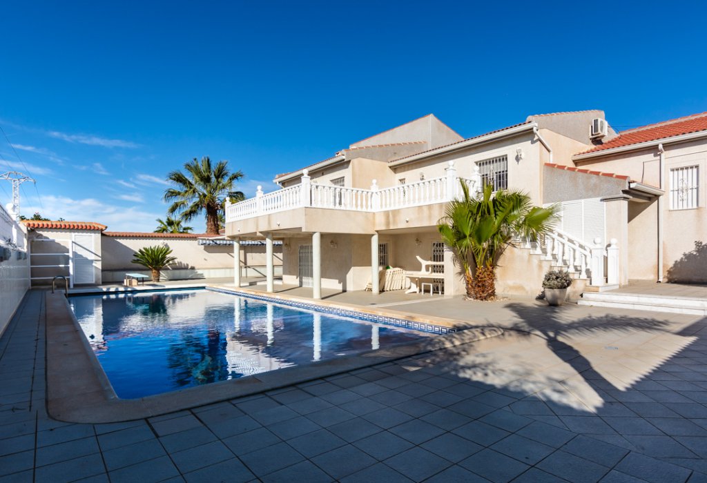 Sale - Villa - Torrevieja - Centro