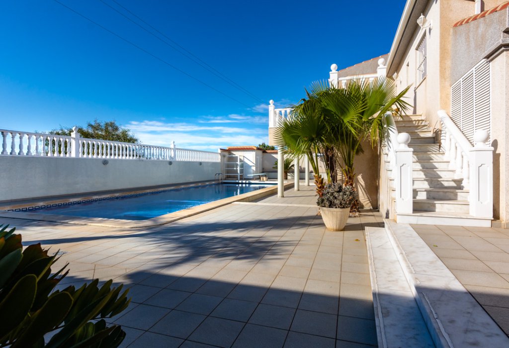 Sale - Villa - Torrevieja - Centro