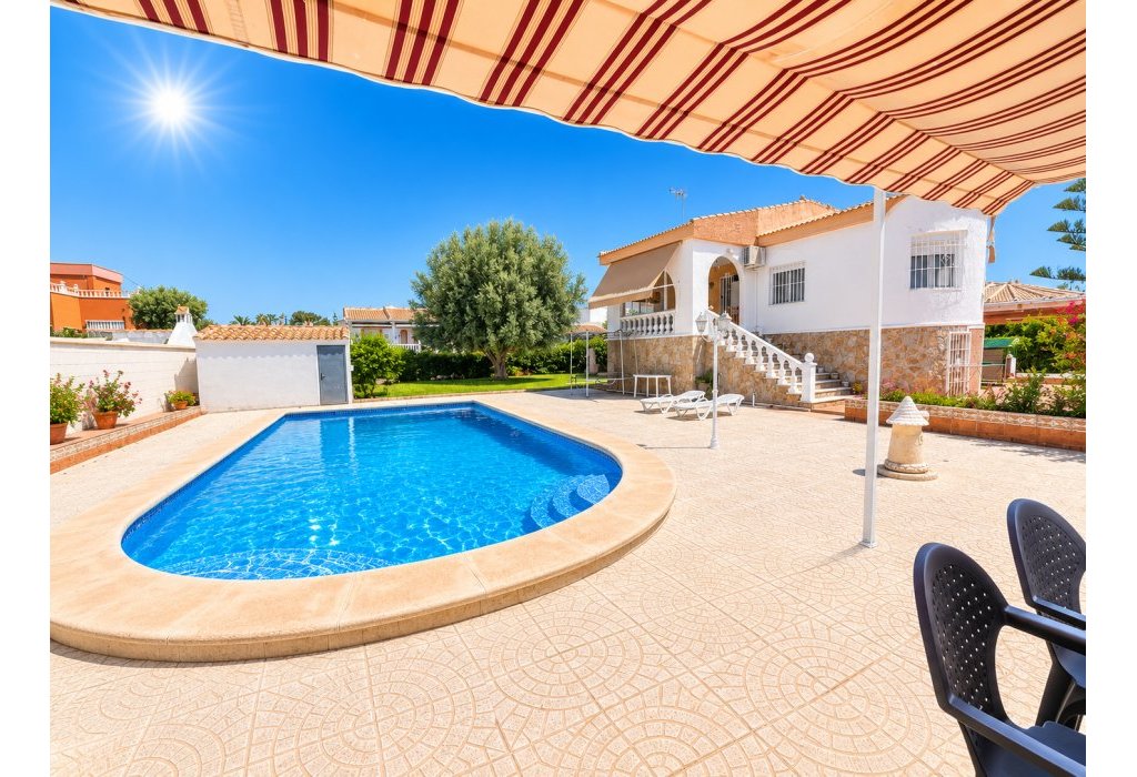 Sale - Villa - Torrevieja - La Siesta