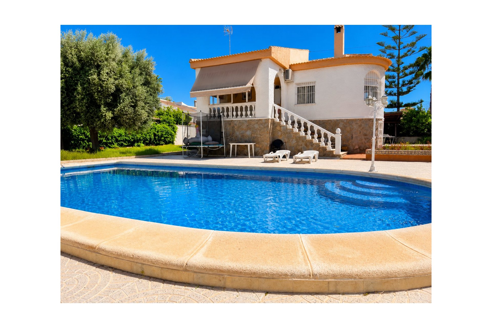 Sale - Villa - Torrevieja - La Siesta