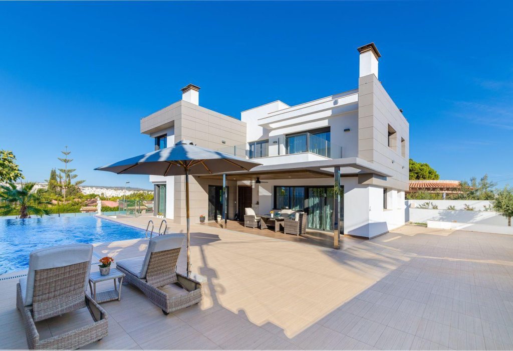Sale - Villa - Torrevieja - Los Balcones
