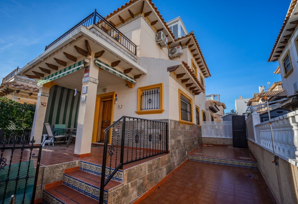 Venta - Chalet - La Zenia