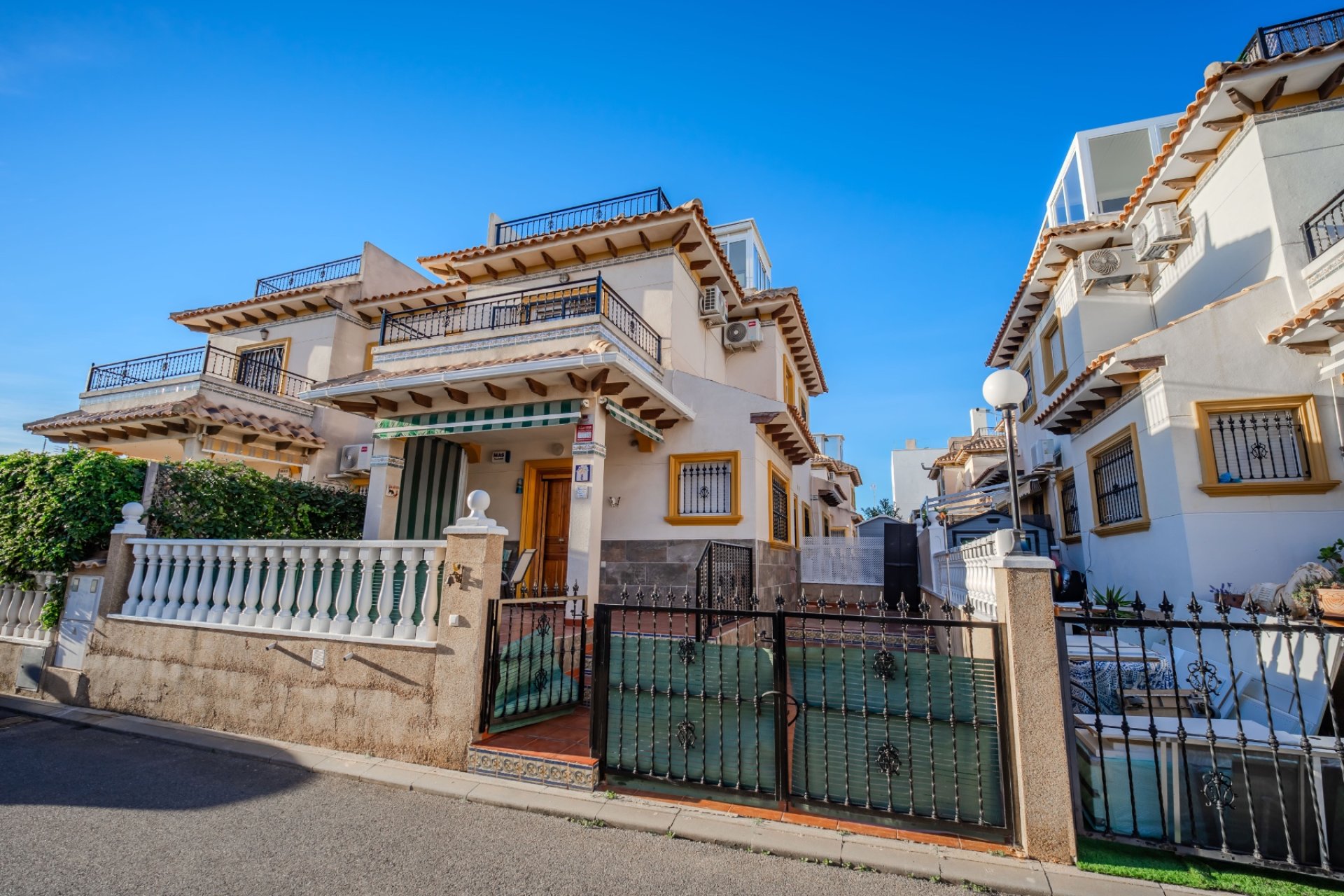 Venta - Chalet - La Zenia