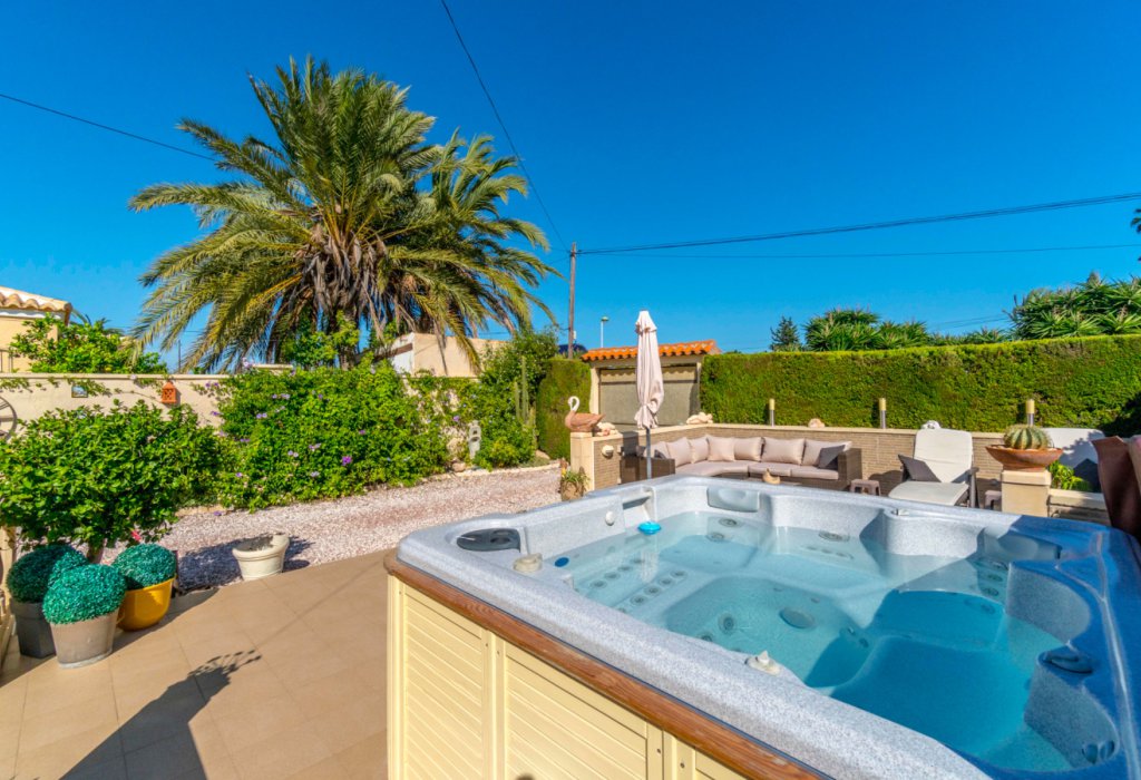 Venta - Chalet - Torrevieja - La Siesta - El Salado -  Torreta