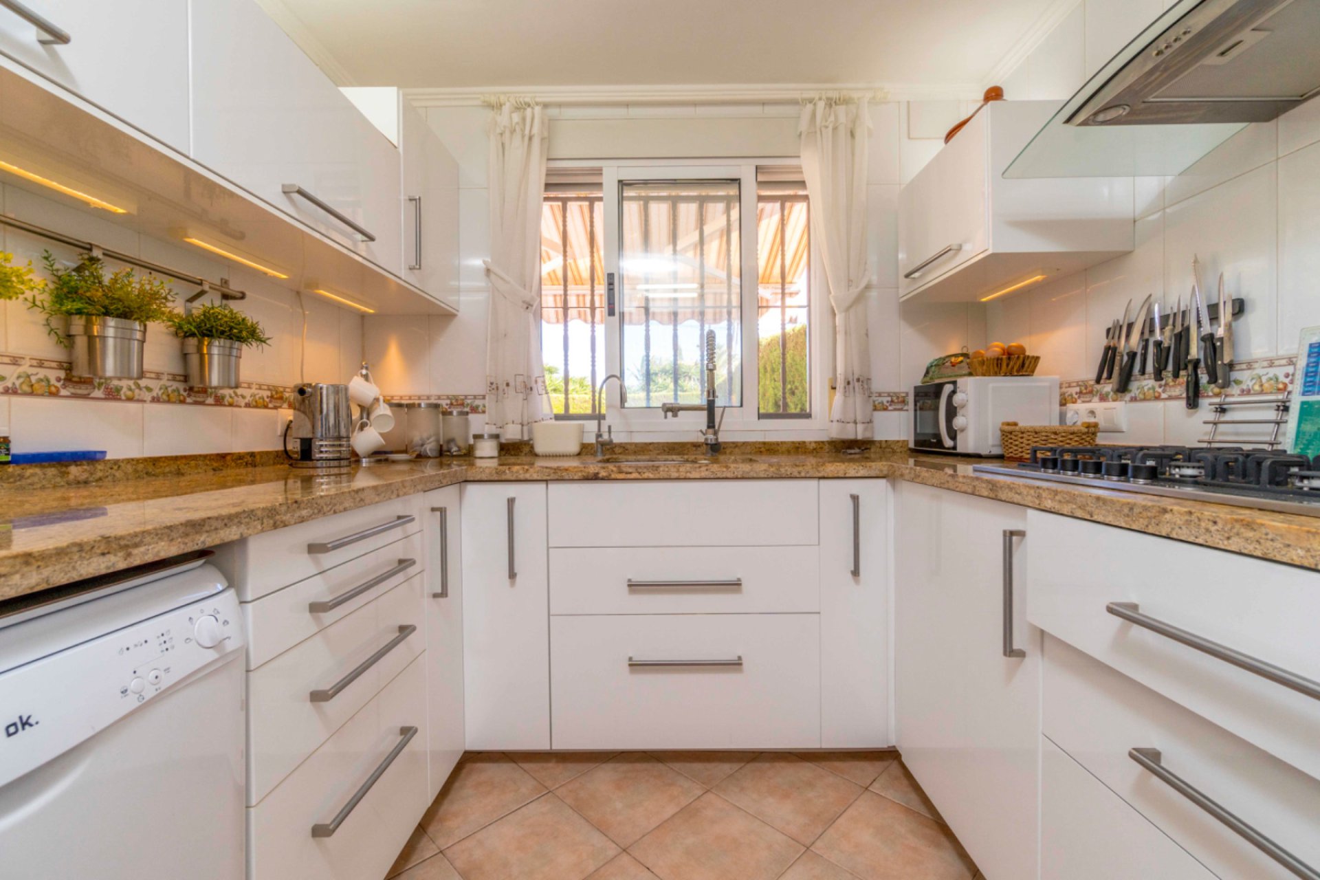 Venta - Chalet - Torrevieja - La Siesta - El Salado -  Torreta