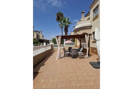 Villa - Sale - Guardamar del Segura - Urbanizaciones