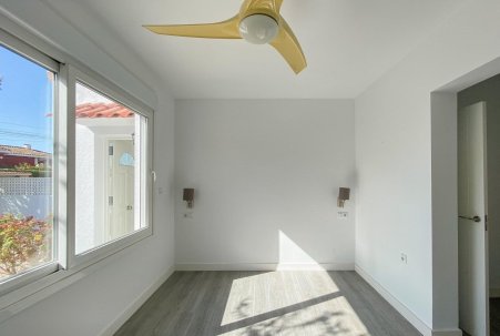 Venta - Chalet - Torrevieja - Aguas Nuevas