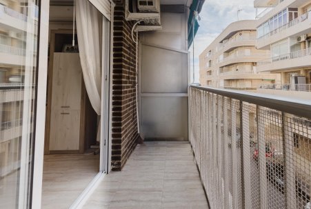 Sale - Apartamento - Torrevieja - Playa del Acequión