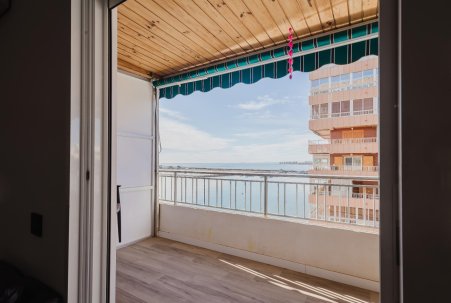 Sale - Apartamento - Torrevieja - Playa del Acequión