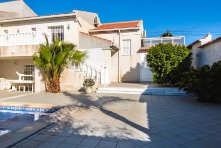 Sale - Villa - Torrevieja - Centro
