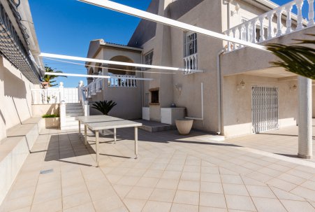 Sale - Villa - Torrevieja - Centro