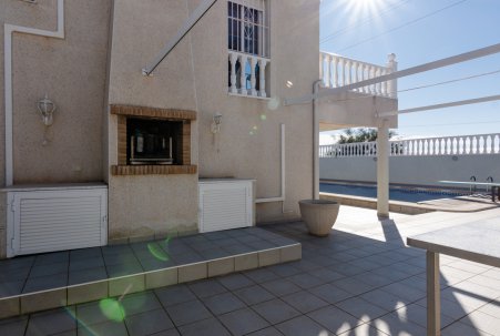 Sale - Villa - Torrevieja - Centro