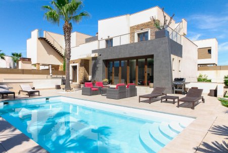 Sale - Villa - Torrevieja - Aguas Nuevas