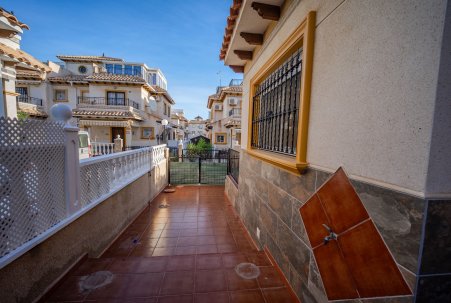 Venta - Chalet - La Zenia