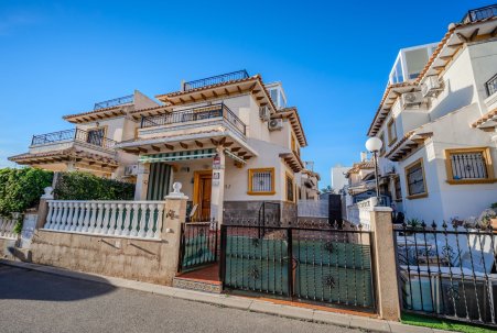 Venta - Chalet - La Zenia