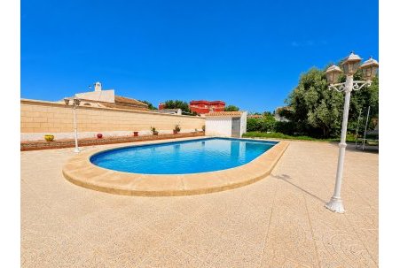 Sale - Villa - Torrevieja - La Siesta