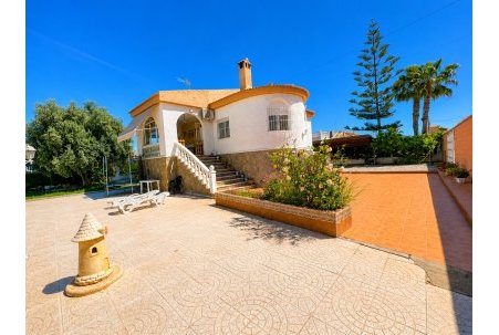 Sale - Villa - Torrevieja - La Siesta