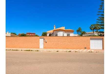 Sale - Villa - Torrevieja - La Siesta